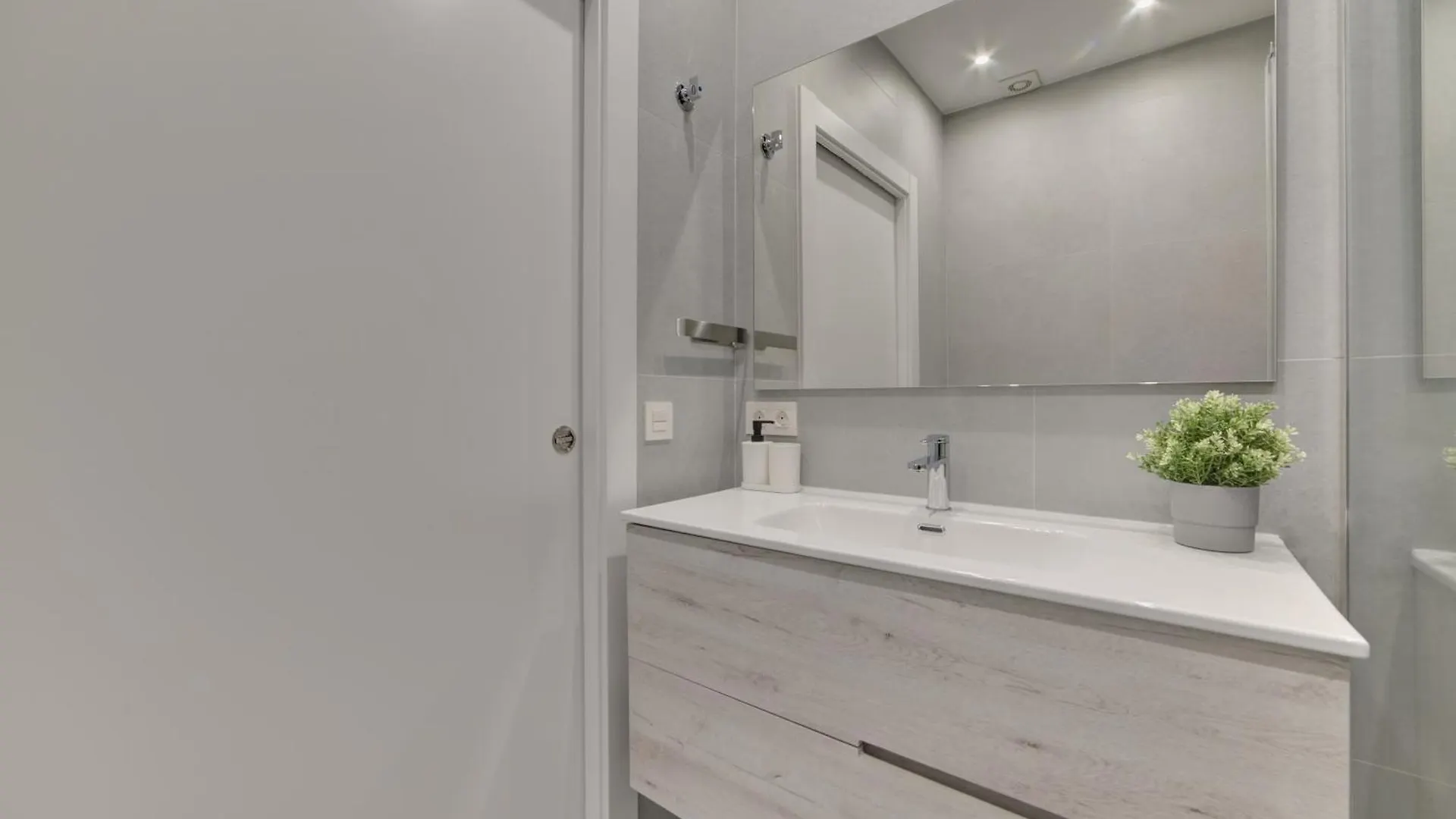 Apartman Apartamentos Pamplona Confort By Clabao